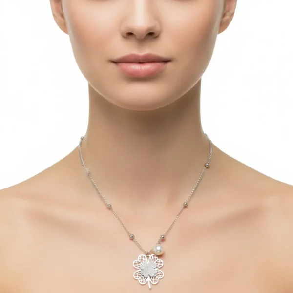 Gümüş Renk Taşlı Büyük Yonca Kolye