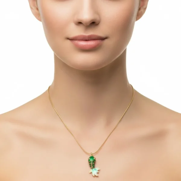 Yeşil Mineli Balık Figürlü Gold Kolye