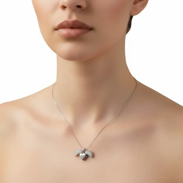 Taşlı Kanatlı Kalp Gümüş Renk Kolye